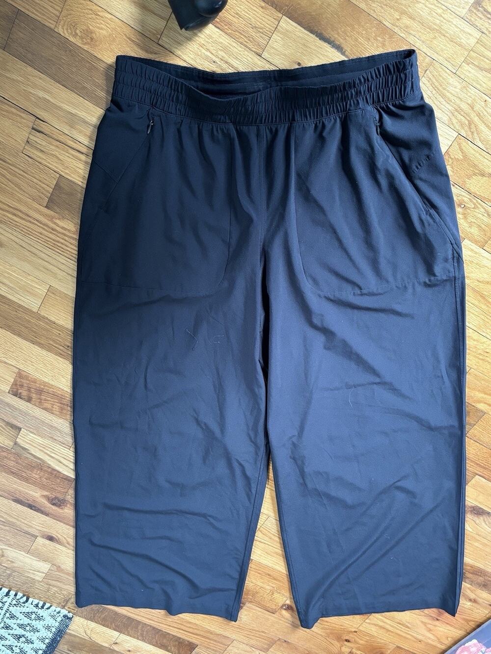 Lululemon Swift Wide Leg High Rise Capri Pants Women 12 Black Elastic Waist